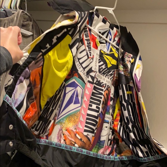 Volcom snowboarding jacket - Picture 2 of 7